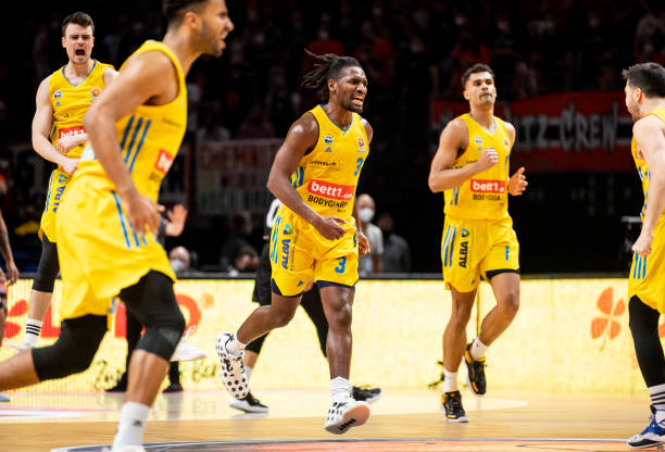 隆戈：莱奥将因伤缺席对阵莱切比赛，阿莱格里只有三名前锋可用